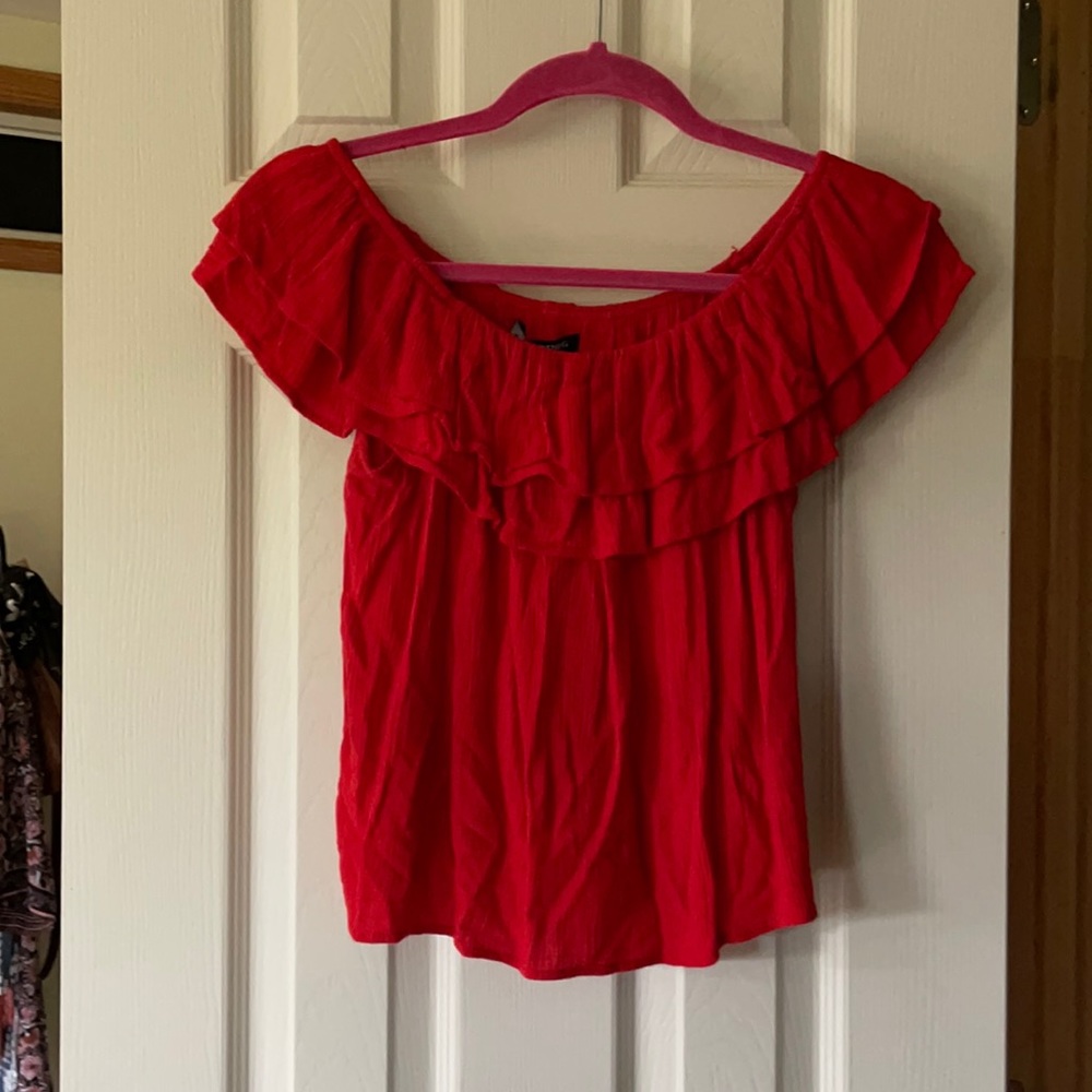 Hardly worn off the shoulder flowy crop!